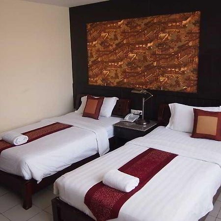 Jomtien Holiday Pattaya Hotel Bagian luar foto
